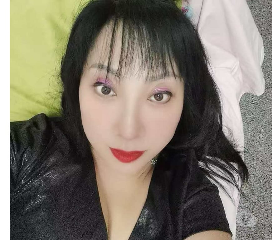 Escorts East London Ardleigh Green - East London - Photos for I am a beautiful Asian girl. A smiling and humorous senior m