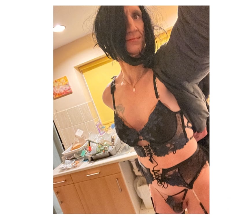 Trans Escorts Wokingham Earley Gate - Wokingham - Photos for Crossdressing escort available