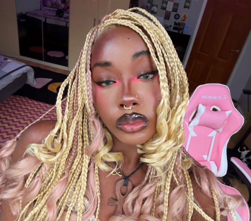 Escorts West London Edgware Road - West London - Photos for *WHATSAPP ME ONLY* Cookie here for you x