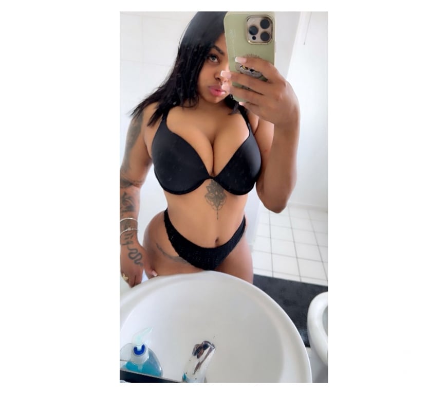 Escorts North West London Hendon Central Station - North West London - Photos for QUEEN YOLI IN HENDON