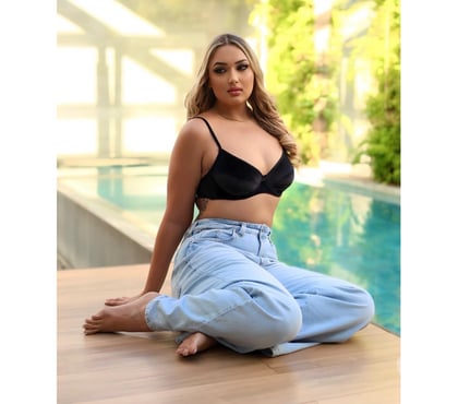 Escorts and Massages Hendon Central Station North West London - Photos for 🔥 CURVY BLONDE BOMBSHELL - NW4 HENDON 🔥