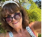 Mature lovely lady don't be shy pick up the phone