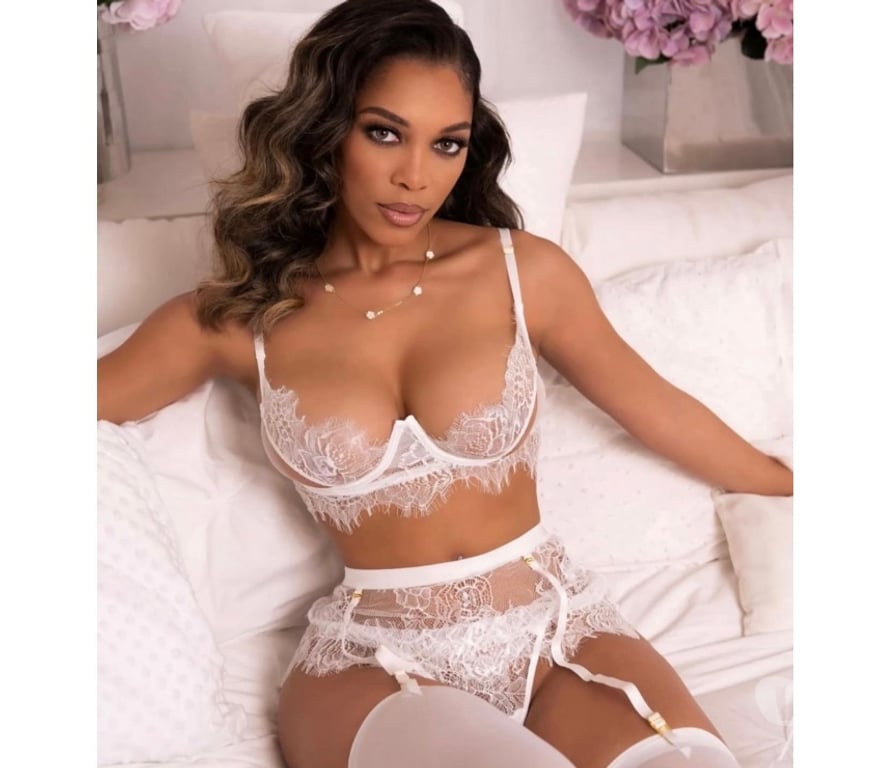 Escorts East London Bromley by Bow - East London - Photos for Timeless Relaxation!