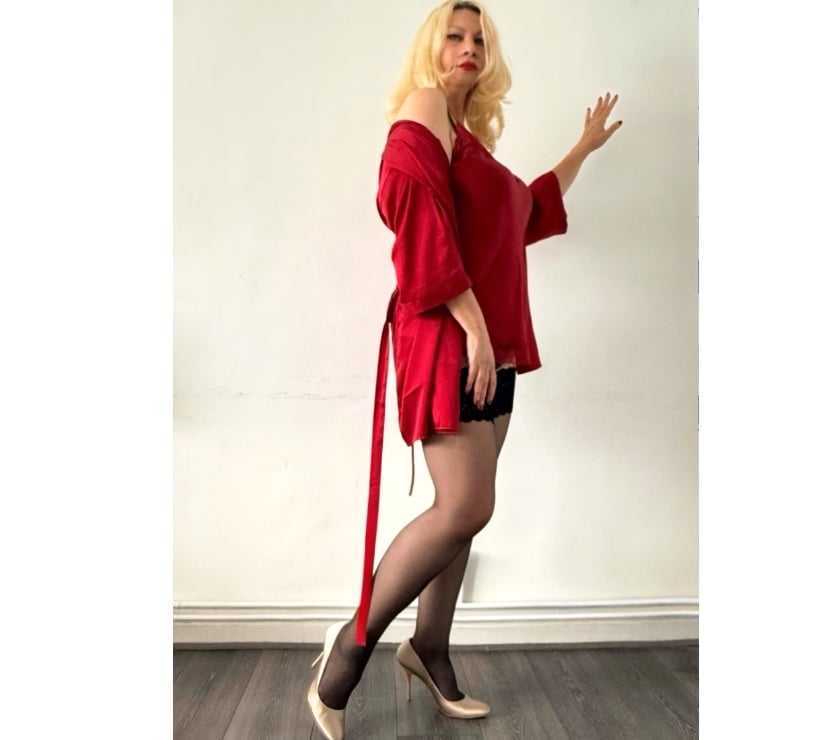 Escorts Central London Aldgate - Central London - Photos for Mature Blonde & Busty