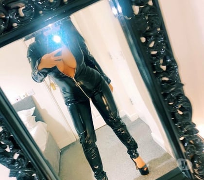 Escorts Aldershot Rushmoor - Photos for Mistress Meduza 4 day Here BDSM WS full latex feet pvc