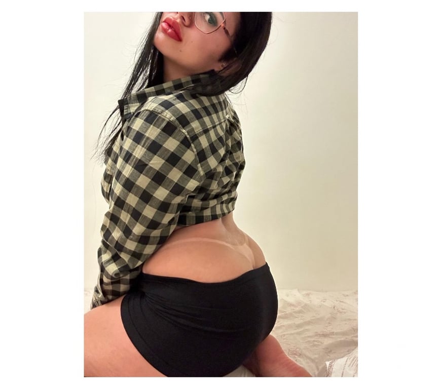 Escorts South West London Sutton - Photos for 🌟EXQUISITE LATIN RADIANCE -ELEGANT & CURVACEOUS 🌟