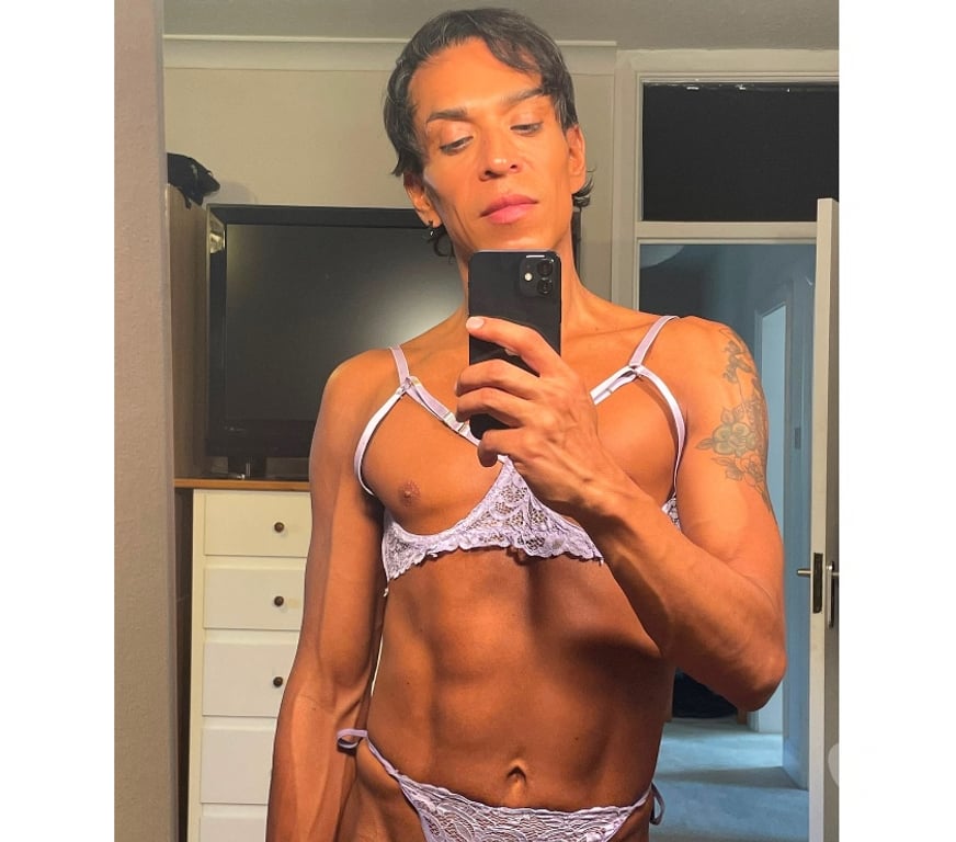 Escorts North London Palmers Green - North London - Photos for Smooth Latino BOTTOM For “Erotic Massage” And More