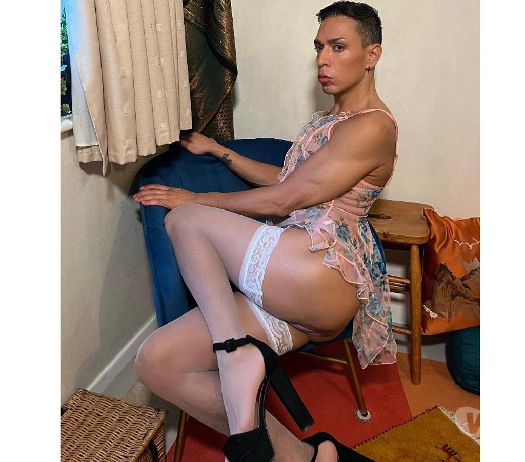 Escorts North London Palmers Green - North London - Photos for N13 4QG. Smooth Ass Silk Latino BOTTOM. EROTIC Massge+ More