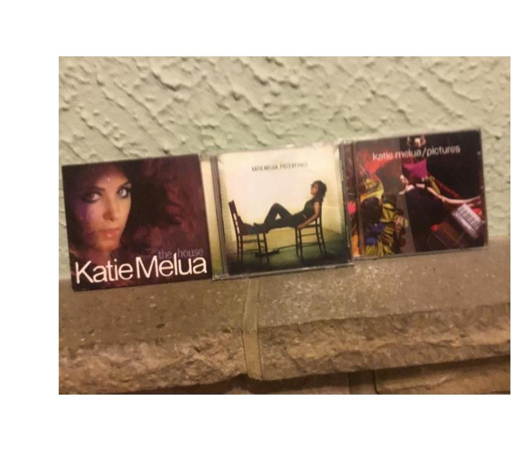 Miscellaneous Hertfordshire Dacorum - Photos for CDs of Katie Melue x 3 £1 each