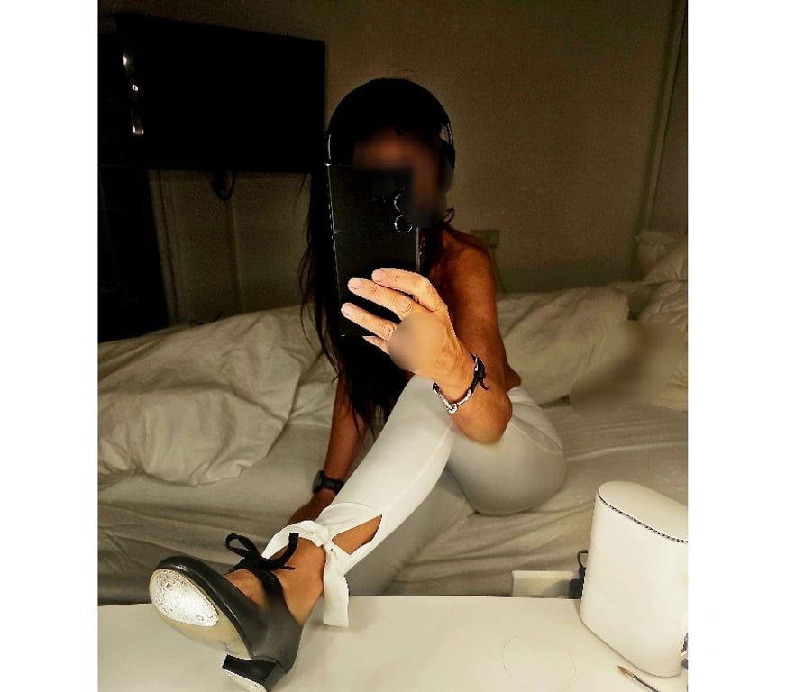 Escorts Belfast Malone - Belfast - Photos for Irish Trolley Dolly..