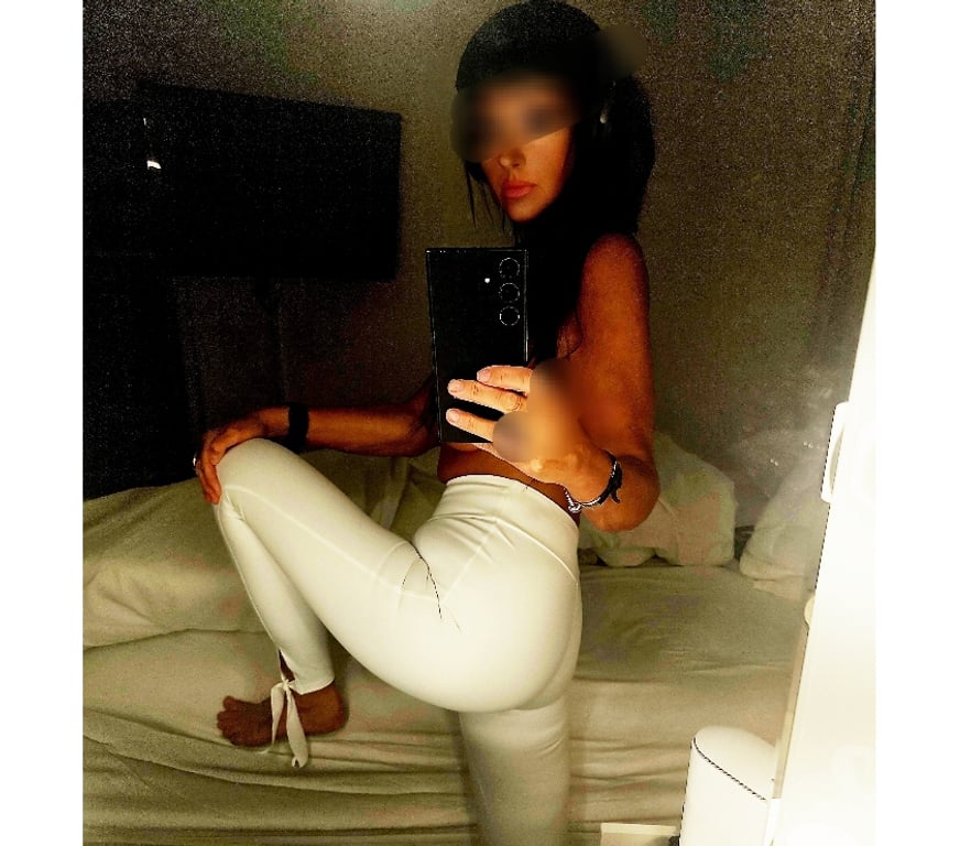 Escorts Belfast Malone - Belfast - Photos for Irish Trolley Dolly..