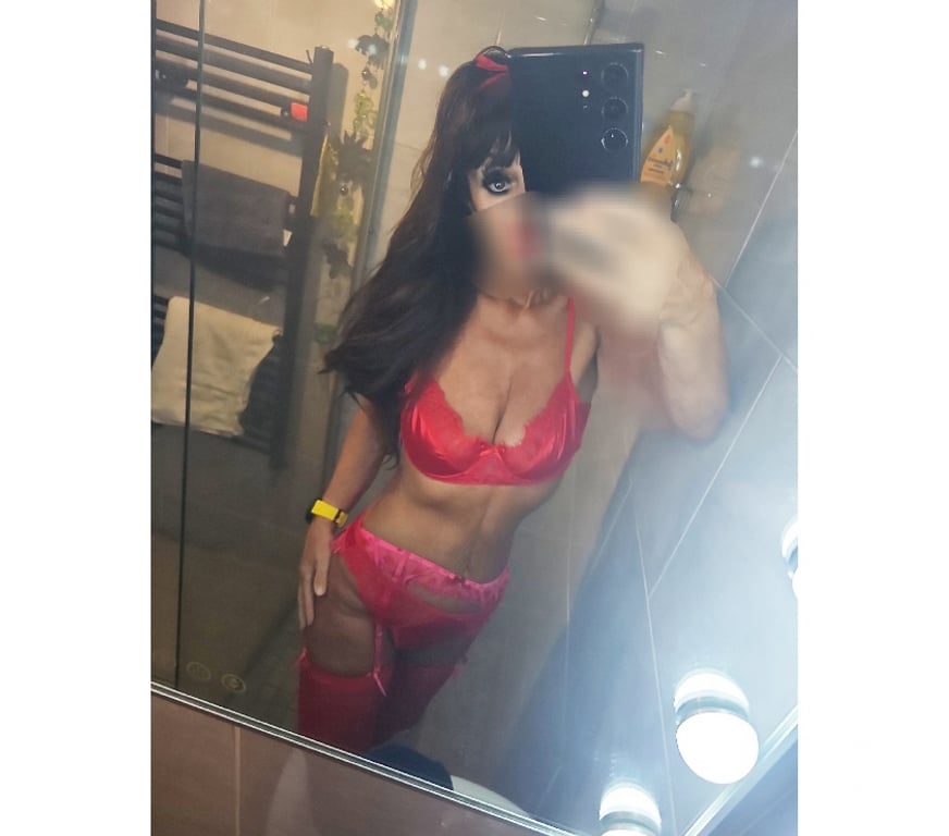 Escorts Belfast Malone - Belfast - Photos for Irish Trolley Dolly..