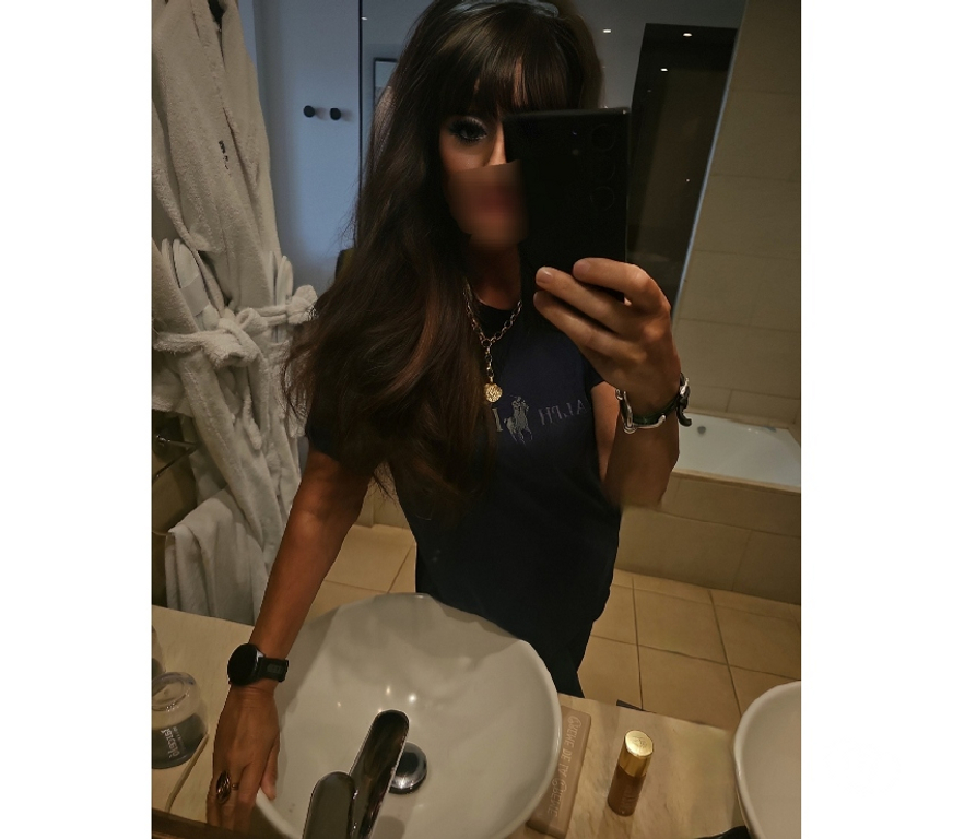 Escorts Belfast Malone - Belfast - Photos for Irish Trolley Dolly..