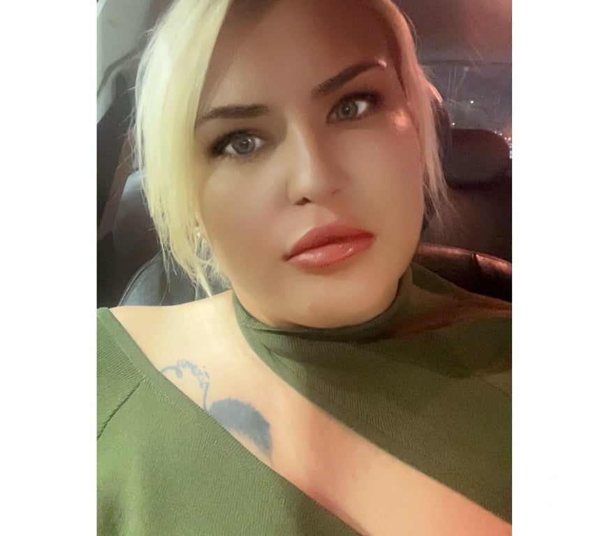 Escorts Essex Basildon - Photos for English blonde party girl for outcall and incall