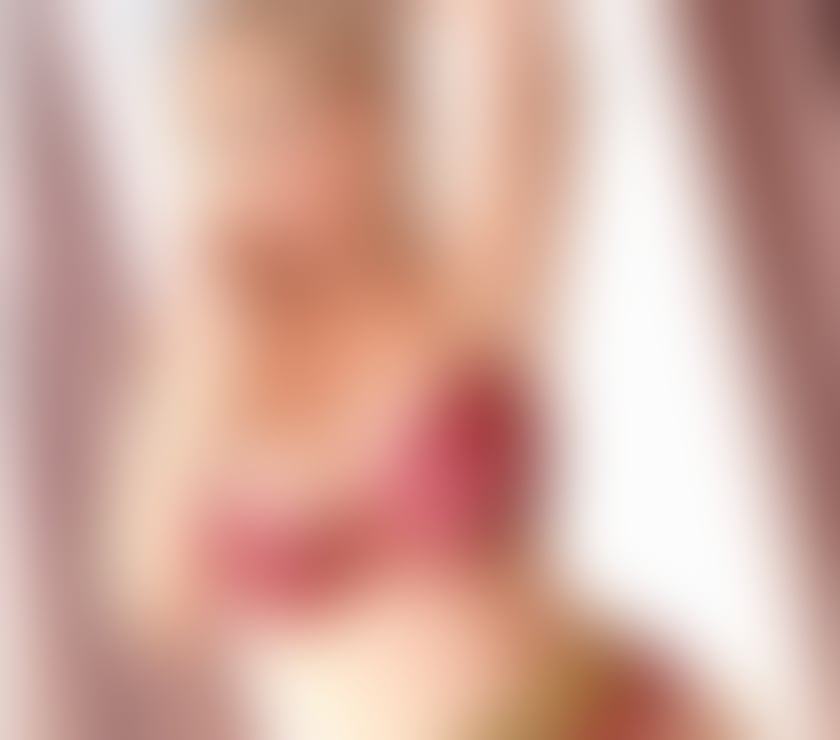 Escorts East London Blackwall - DLR Station - East London - Photos for Gaya Blonde Tall Mature,Canary Wharf,Greenwich,East London