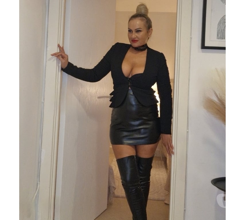 Escorts West Midlands Birmingham - Photos for Emmanuelle .mature ,hot and sensual, 100%real pictures