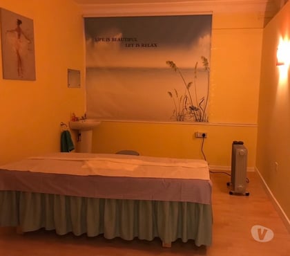 Photos for Amazing £30 30min - 4 Hand Massage Available