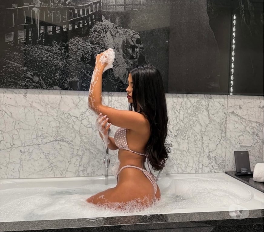 Escorts East London Canary Wharf - East London - Photos for 🍸 JHENI 🫦 BRAZILIAN GFE 🍸 PARTY