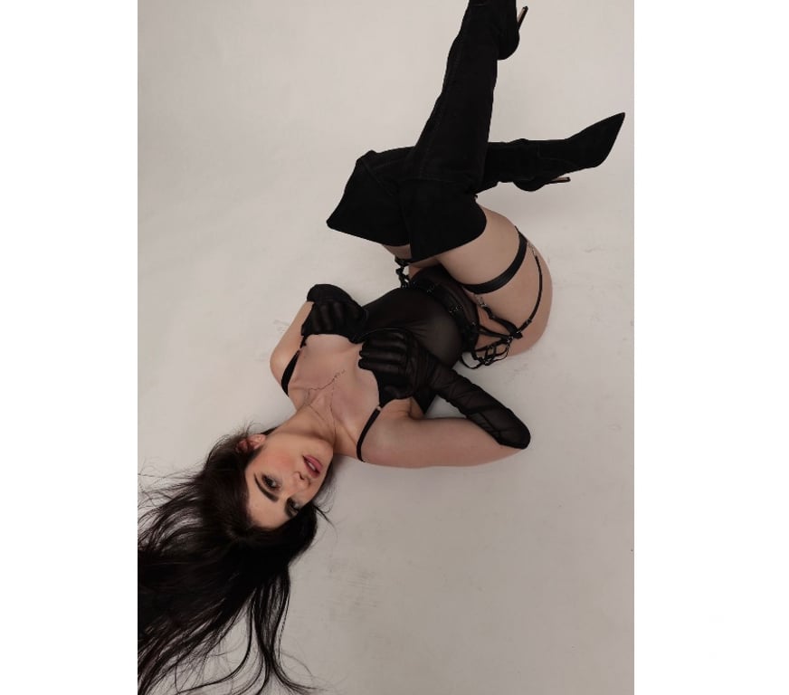 Escorts Central London Liverpool Street - Central London - Photos for ISIS GFE xxx 🍑🥂 Brazilian model