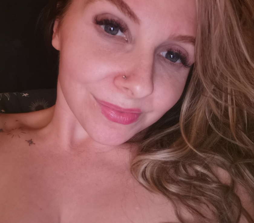 £9 WhatsApp me💋 wife ready to lead astray x