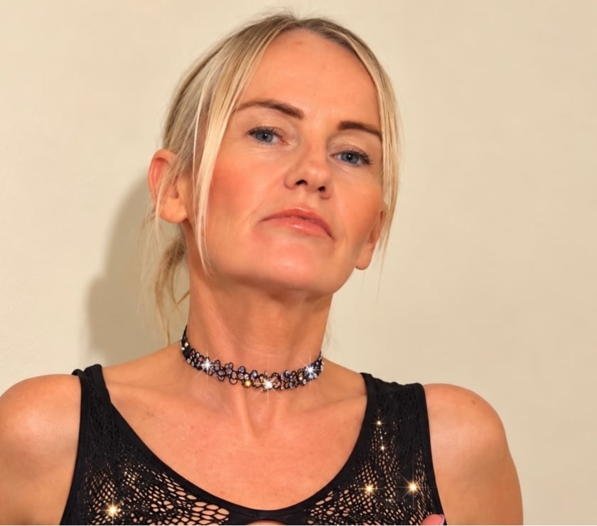 Naughty  Cougar - VIDEO CALLS AVAILABLE NOW 🟢
