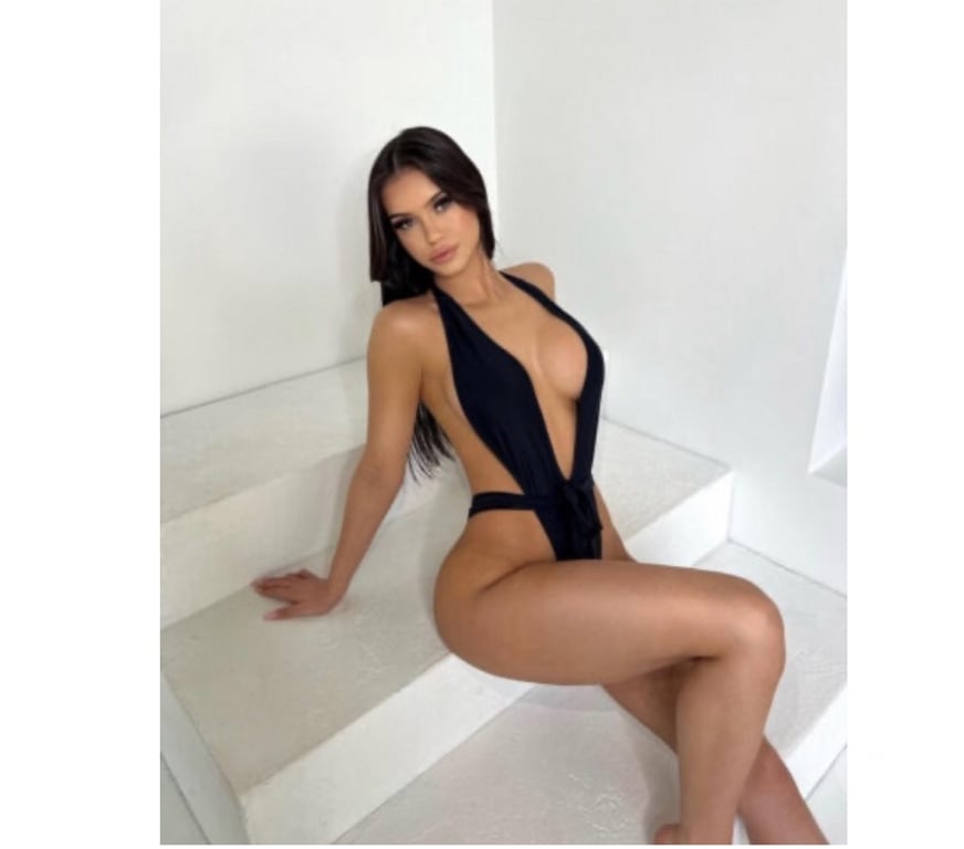 Escorts East London Havering - Photos for Party girls available now