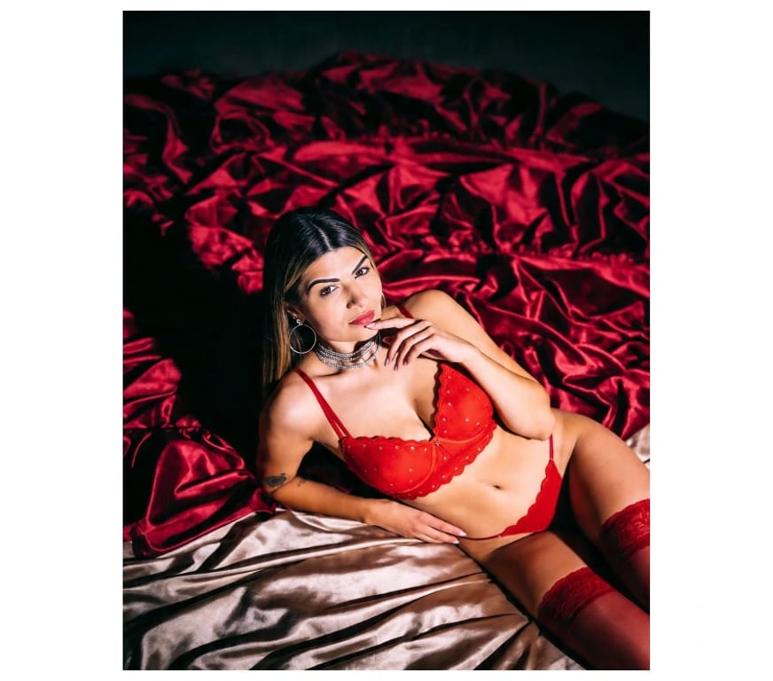 Escorts South West London South Wimbledon - South West London - Photos for Wimbledon , South Wimbledon, Merton Brazilian party Girl