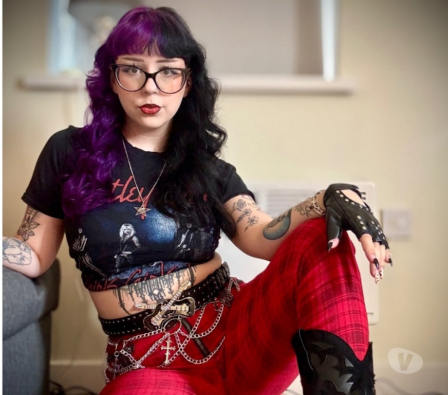 Escorts Derbyshire Amber Valley - Photos for Weekends Only - Alt Tattooed