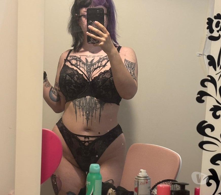 Escorts Derbyshire Amber Valley - Photos for Weekends Only - Alt Tattooed