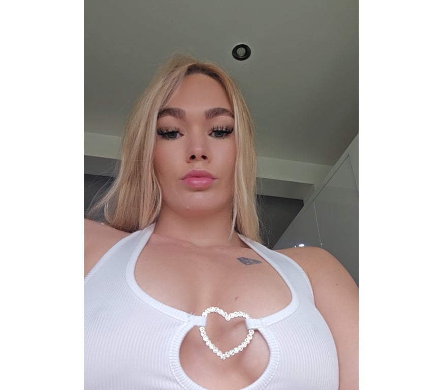 Adult Entertainment Greater Manchester Manchester - Photos for Uni american girl on right now message (;