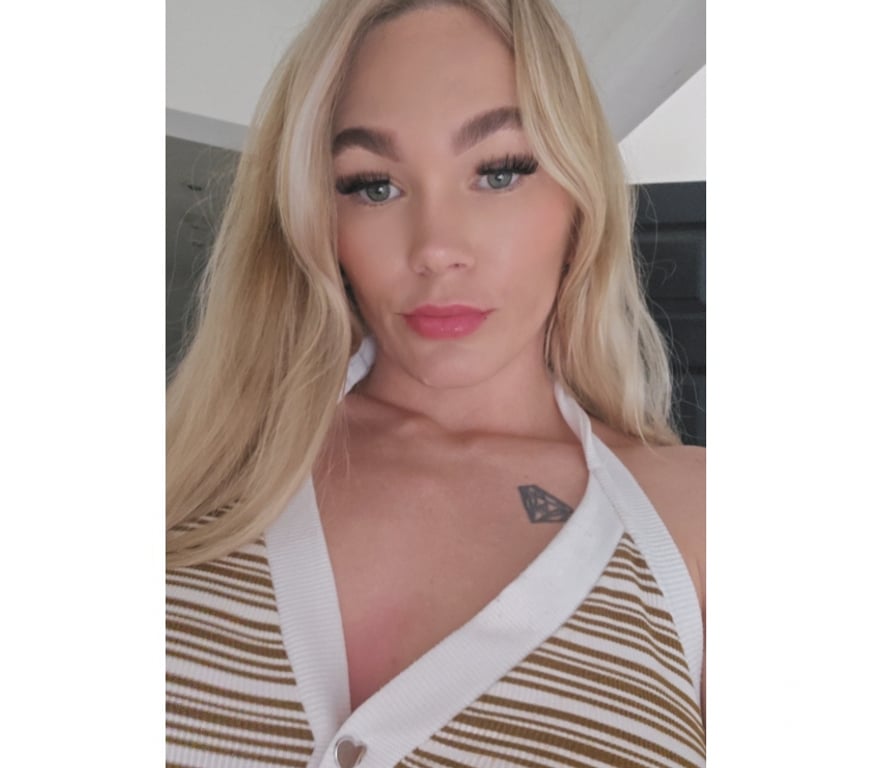 Adult Entertainment Greater Manchester Manchester - Photos for Uni american girl on right now message (;