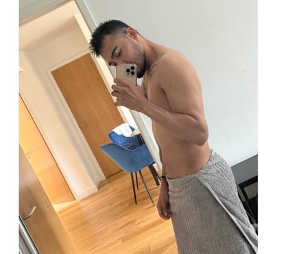 Gay escorts Barking Station East London - Photos for Camilo. Colombia 🇨🇴 (💬 07899 031585)