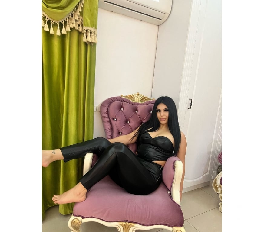 Escorts Bedfordshire Luton - Photos for Divini Models – The Elite Experience Reimagined 💎🔥