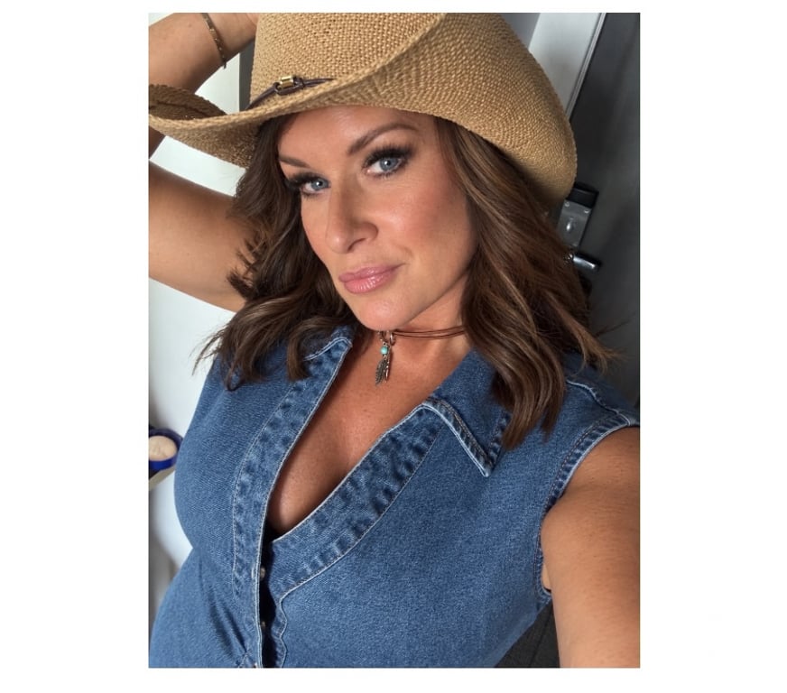Adult Entertainment Central London Mayfair - Central London - Photos for Petite Mature Sexy MILF, big bust, brunette - online now