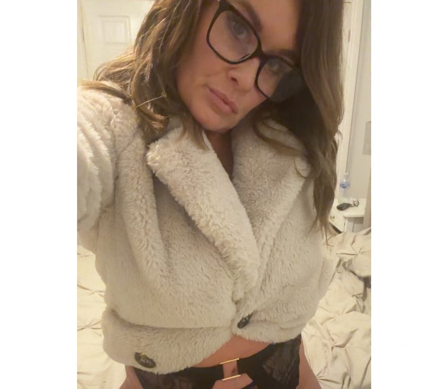 Adult Entertainment Central London Mayfair - Central London - Photos for Mature MILF, busty brunette, content bundles, come and 👀