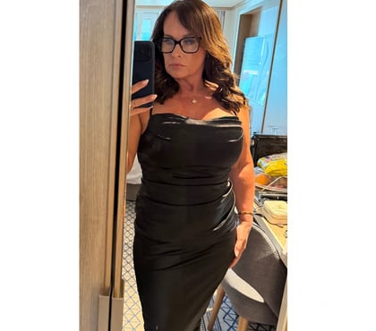 Adult Entertainment Mayfair Central London - Photos for Mature MILF, big bust, curvy, brunette see content bundles
