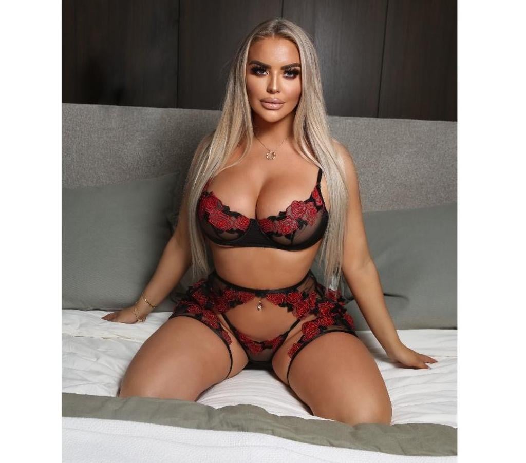 Escorts Essex Brentwood - Photos for Blonde, Blue eyed, British, Busty babe!