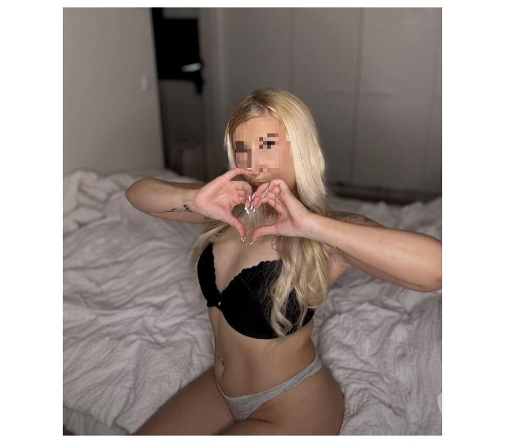 Escorts Essex Harlow - Photos for Charismatic Blonde