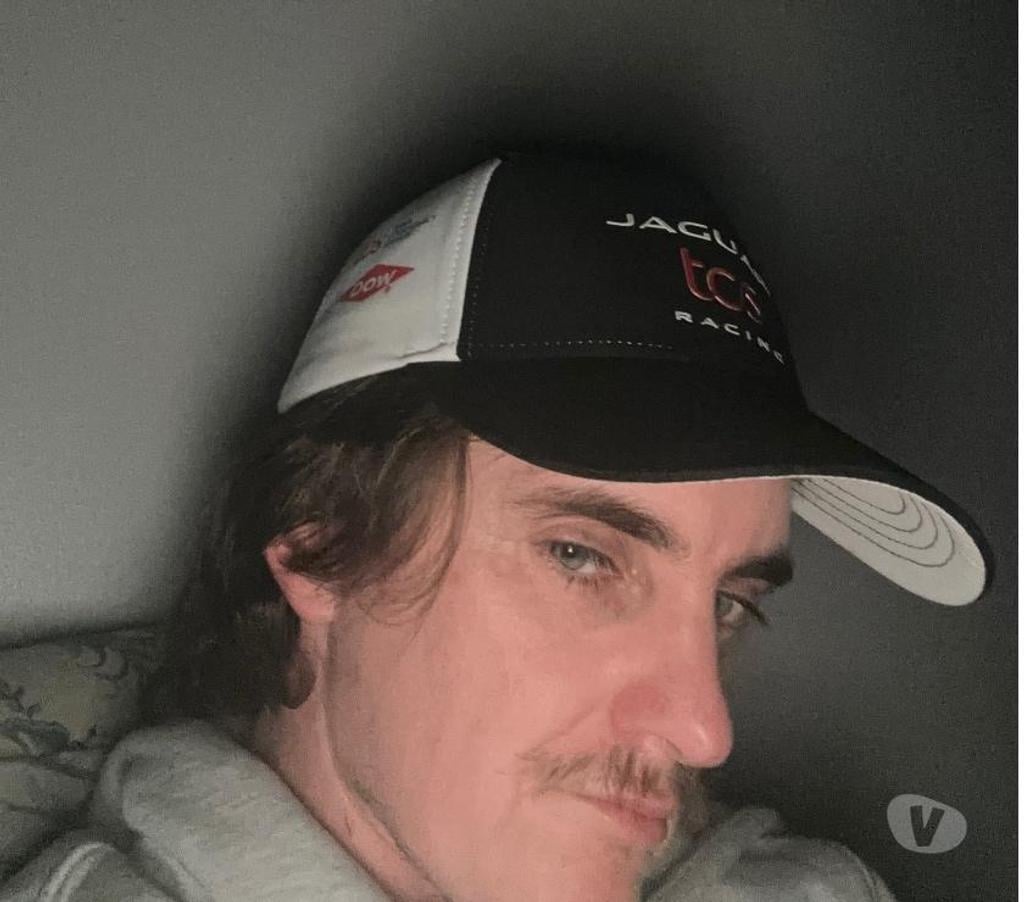 adult personals Bedfordshire Central Bedfordshire - Photos for Discrete male looking for friends