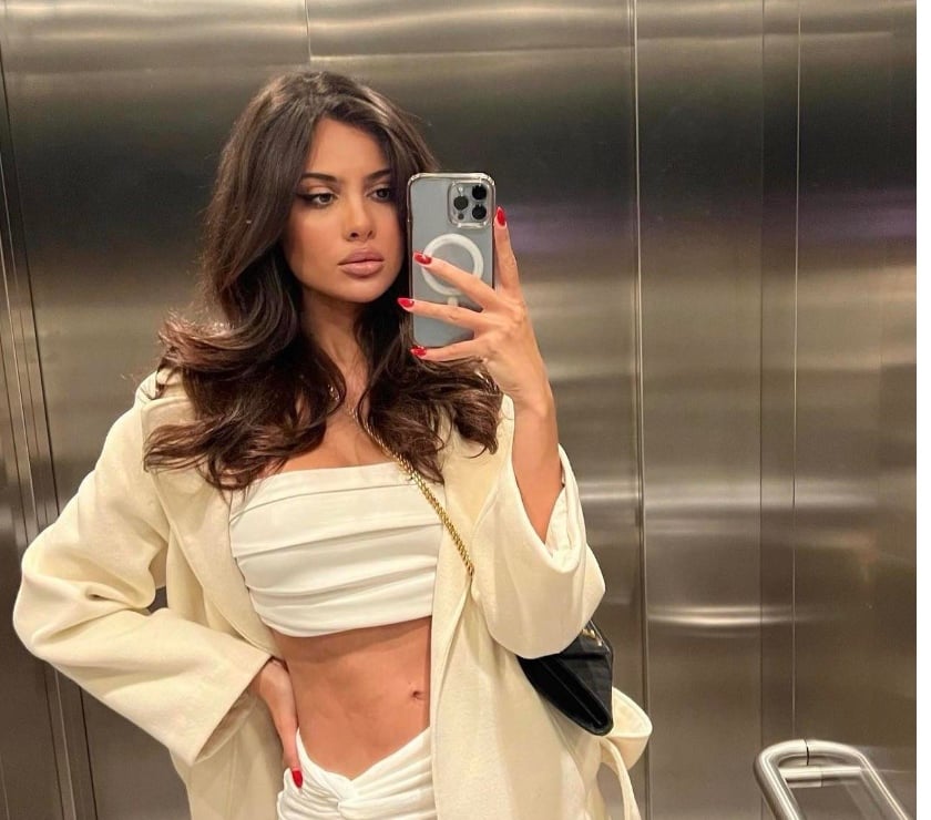  Escorts & Erotic Massage Westcliff-on-Sea Southend-on-Sea - Photos for ELEGANT LADIES AVAILABE TO VISIT YOU FOR OUTCALL TONIGHT