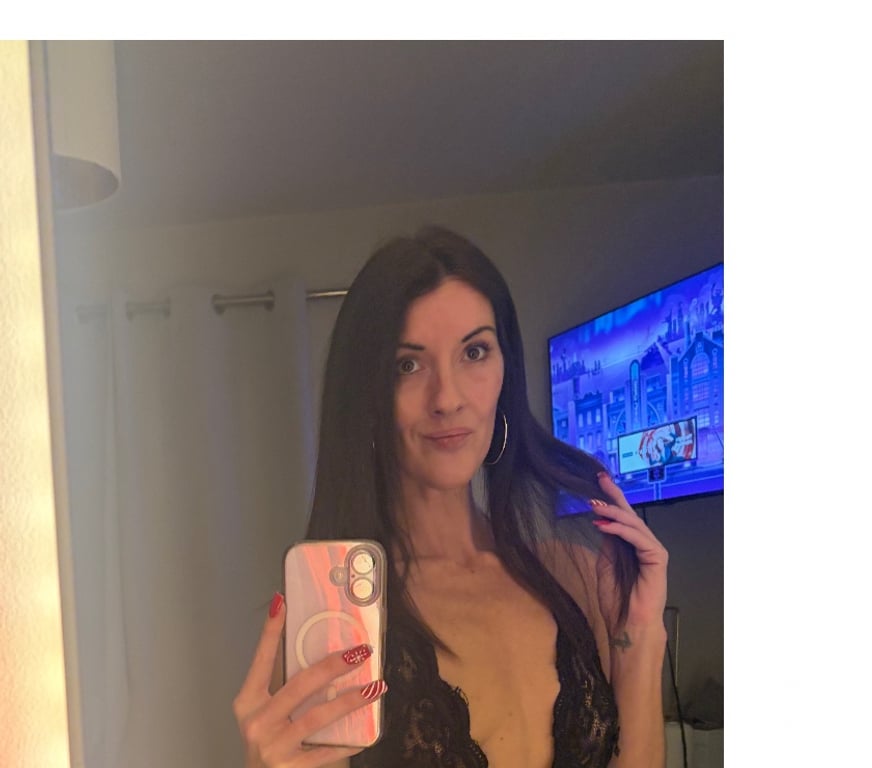 Adult Entertainment West Yorkshire Leeds - Photos for Irish girlie ready for video calls 07716543249