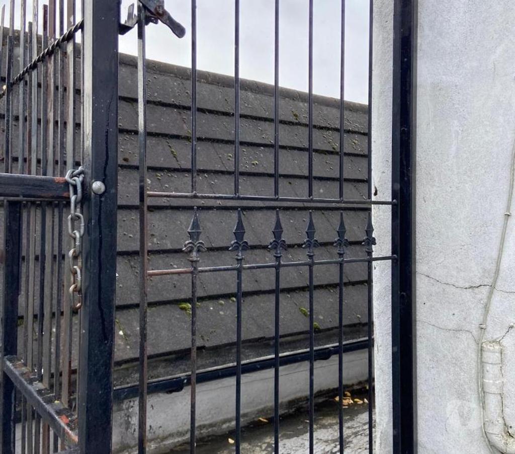 Shops/Businesses for sale - let North London Crouch Hill Station - North London - Photos for 1st floor work unit app 750 sq ft ideal for artist's