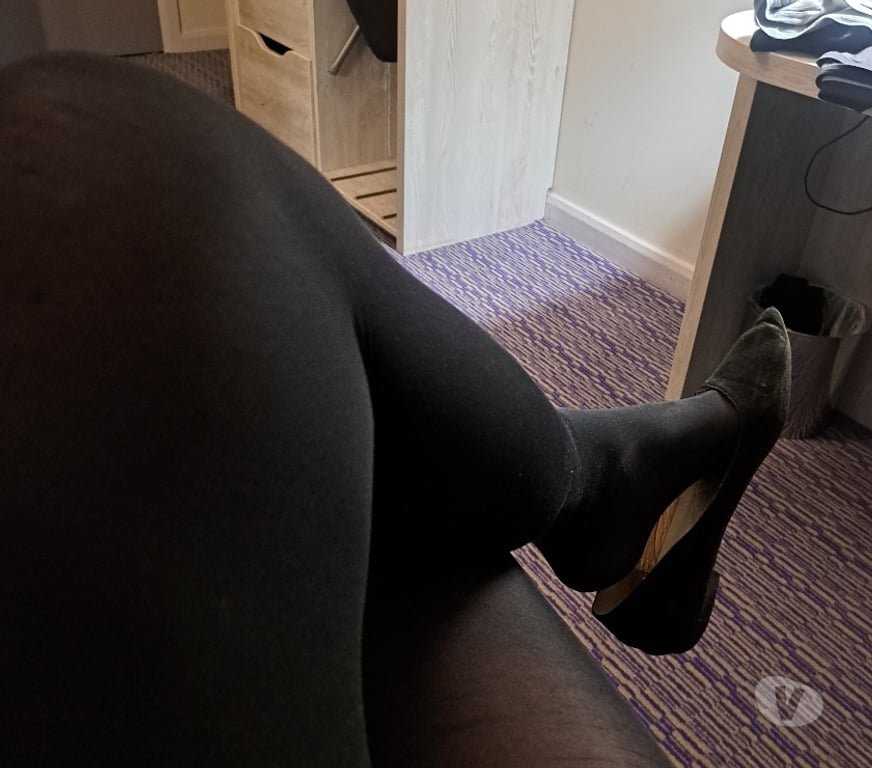 Escorts Wiltshire Swindon - Photos for Cross dresser - sexy legs and naughty times!