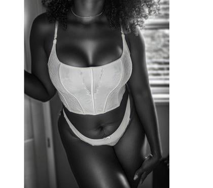 Escorts Gravesend Gravesham - Photos for Black girl Ebony Relaxing massage Kent. NO RUSH