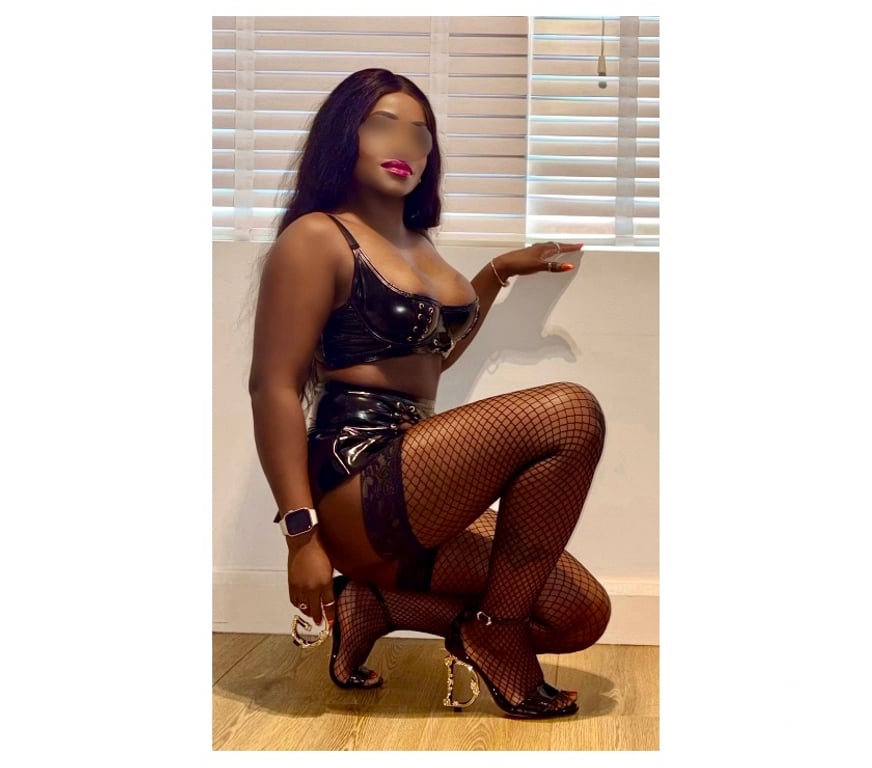 Escorts Buckinghamshire Milton Keynes - Photos for BUSTY BLACK BABE IN CENTRAL MILTON KEYNES