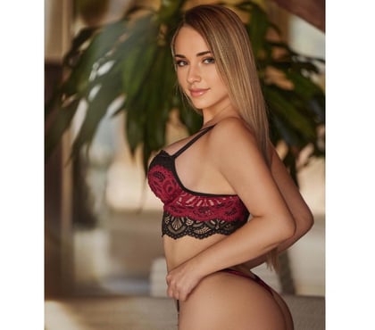 Photos for Luísa very hot sexy girl