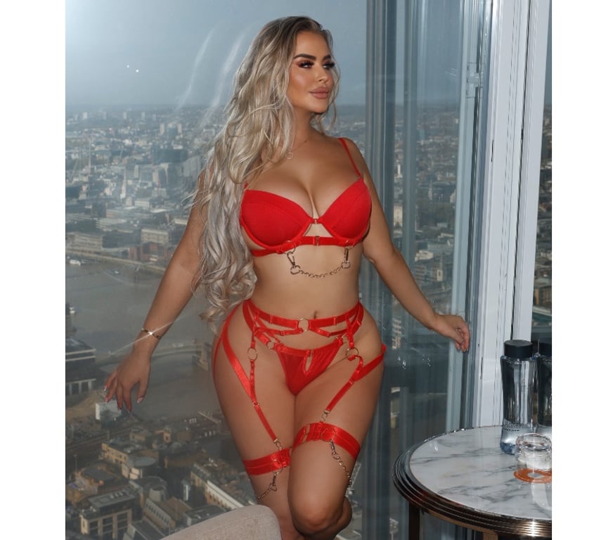 Escorts Barnet Cockfosters - Barnet - Photos for BLONDE, BRITISH, BUSTY, BLUE EYED, BABE!