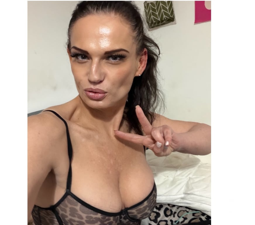 Escorts East London Canning Town - East London - Photos for WOTCHA! Best MILF in London - British English, aged 45