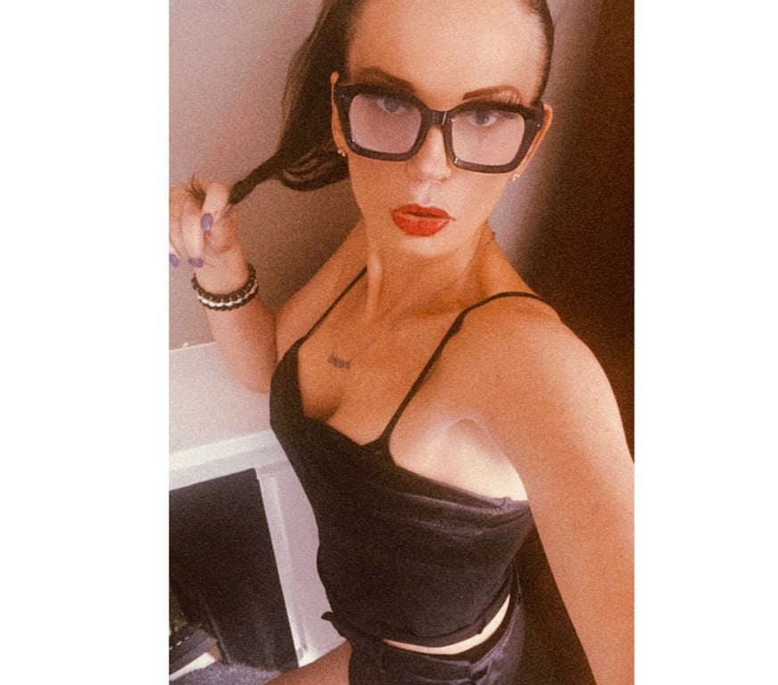 Escorts East London Canning Town - East London - Photos for The Best MILF in East London - British English, aged 45
