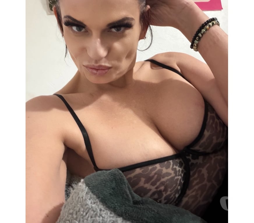 Escorts East London Canning Town - East London - Photos for WOTCHA! Best MILF in London - British English, aged 45